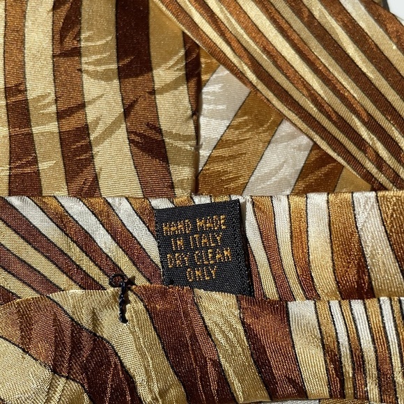 Farentio. Ferre Italian designer Golden striped handmade silk tie. - Picture 6 of 8
